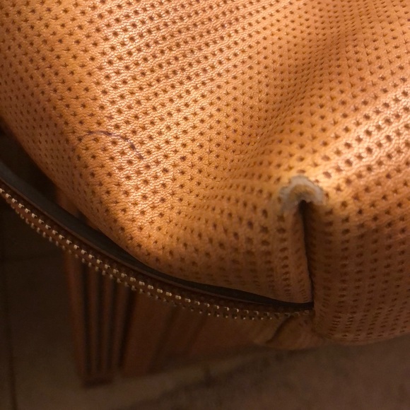 Large, Spacious tote purse. - Picture 6 of 6